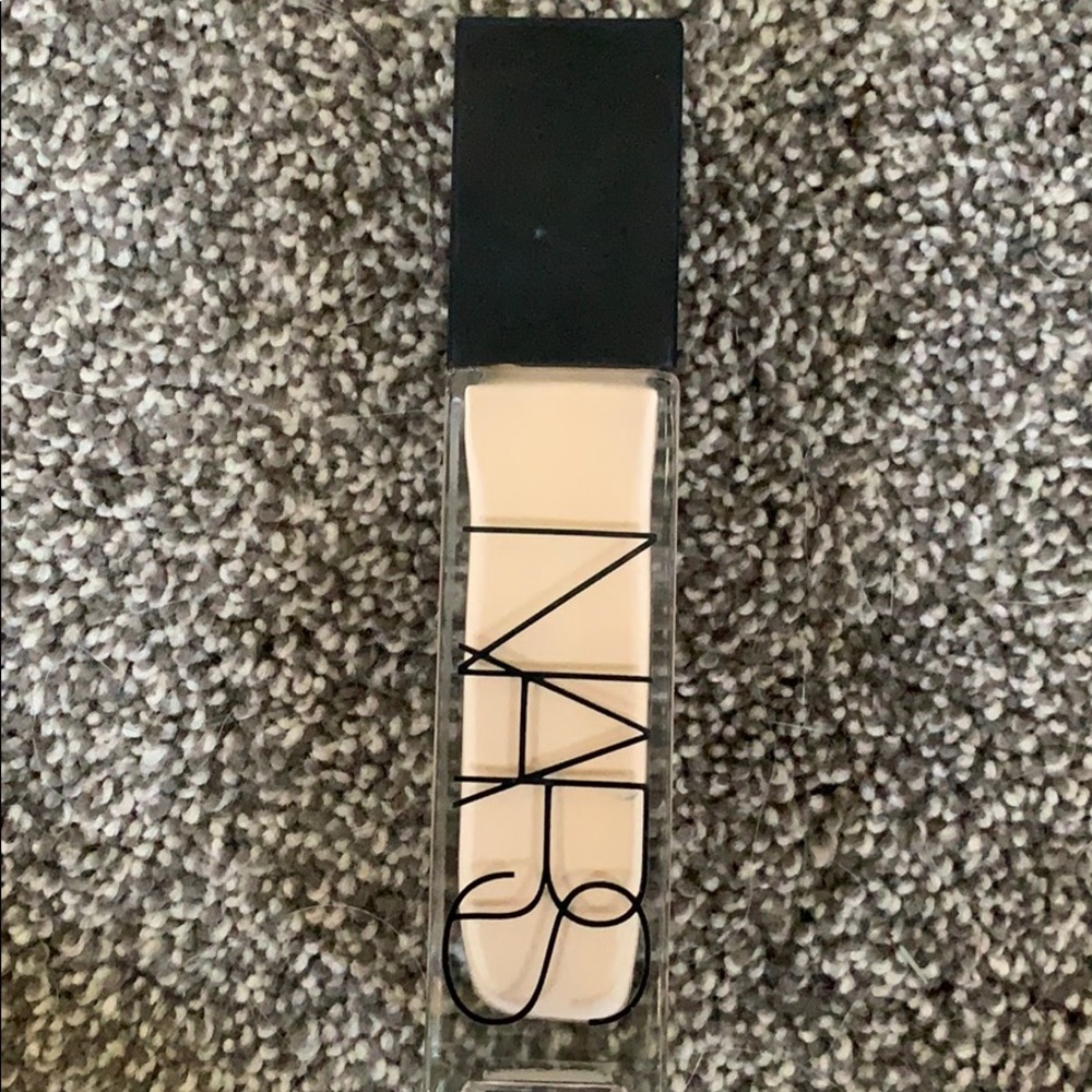NARS Natural Radiant Foundation